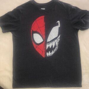 Spider Venom boys t-shirt. Size XXL (18).